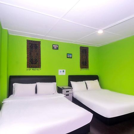 Spot On 89929 Tropical Lodge Kuching Luaran gambar