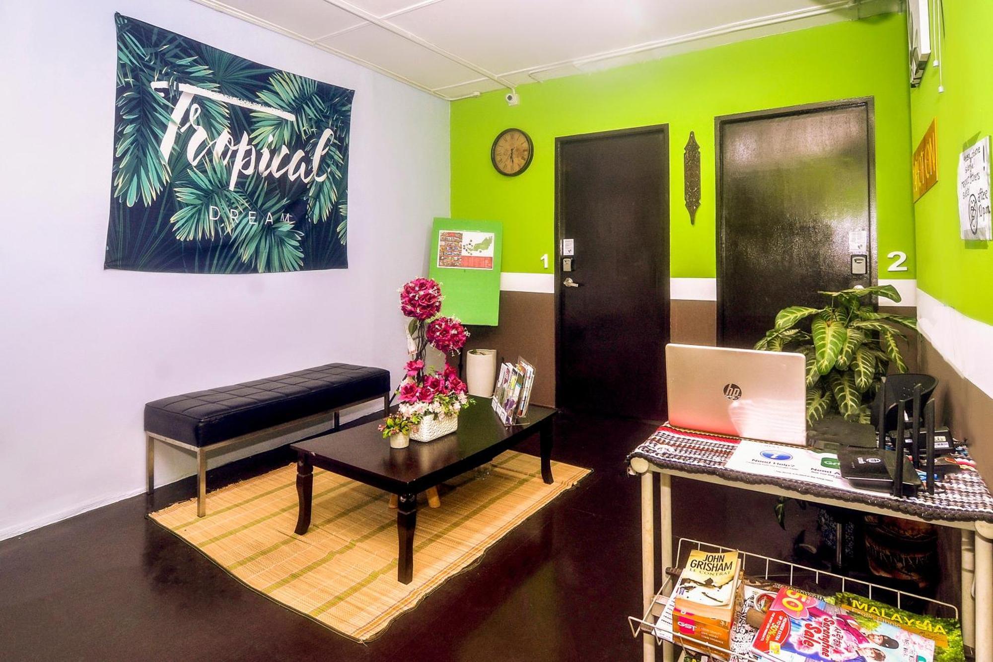 Spot On 89929 Tropical Lodge Kuching Luaran gambar