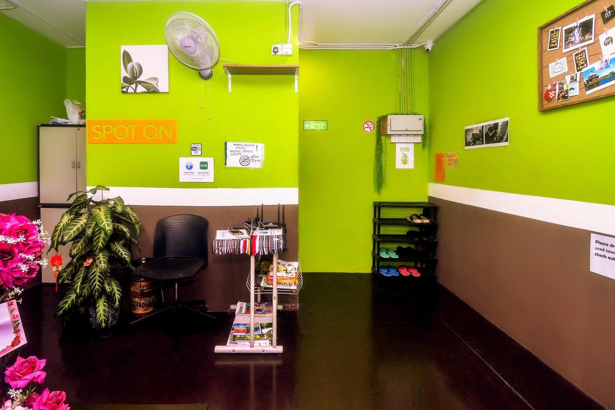 Spot On 89929 Tropical Lodge Kuching Luaran gambar