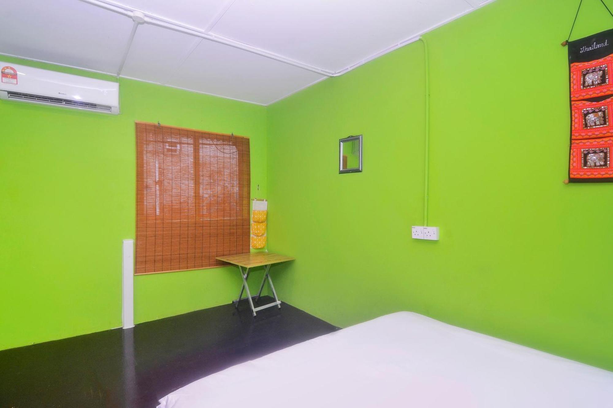 Spot On 89929 Tropical Lodge Kuching Luaran gambar