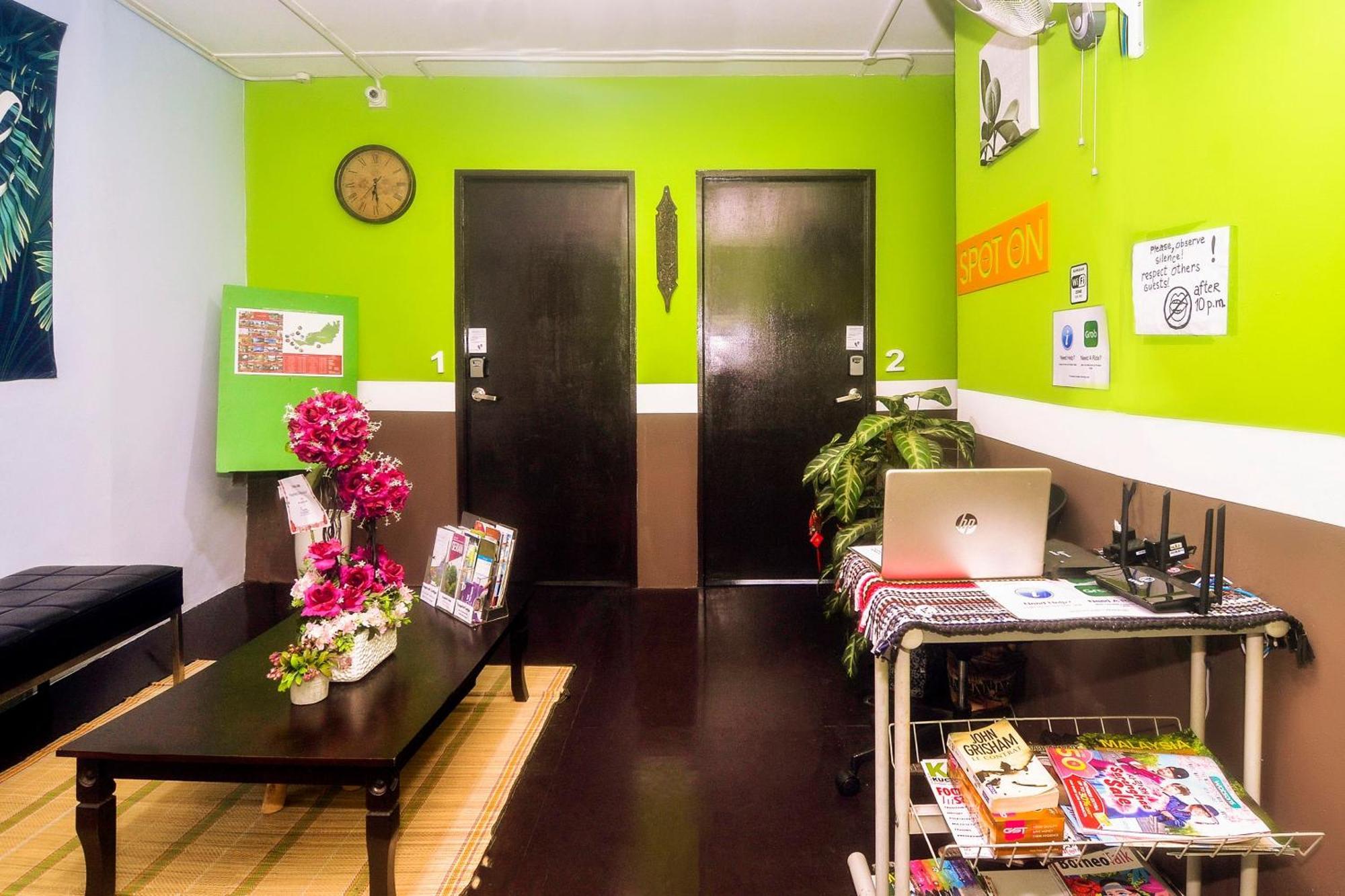 Spot On 89929 Tropical Lodge Kuching Luaran gambar