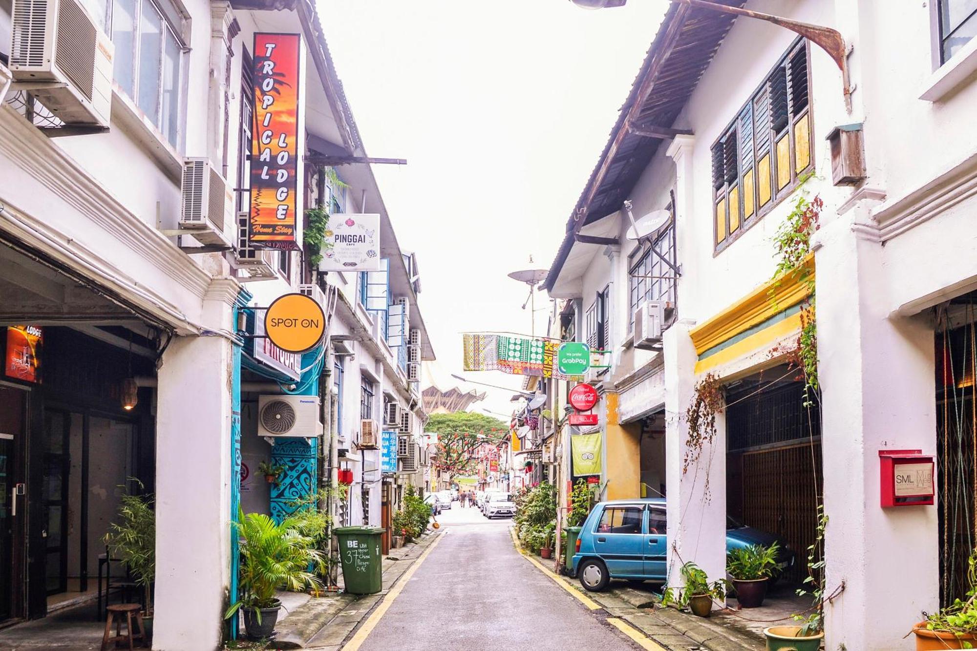 Spot On 89929 Tropical Lodge Kuching Luaran gambar